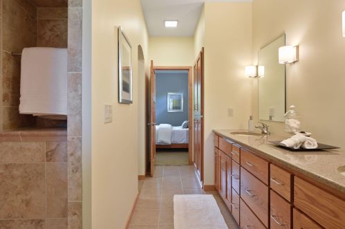 9209 Cedar Lake Rd, Minneapolis MN  55426-2358 exterior