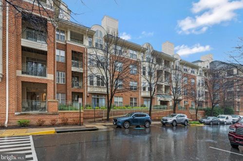 1855 Stratford Park Pl, Herndon, VA 20190-3351