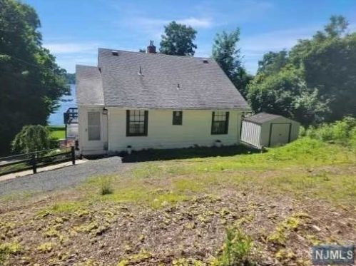 25 Windemere Ave, Mount Arlington, NJ 07856-1187