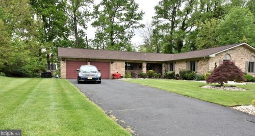107 Torrington Ln, Willingboro, NJ 08046-3611
