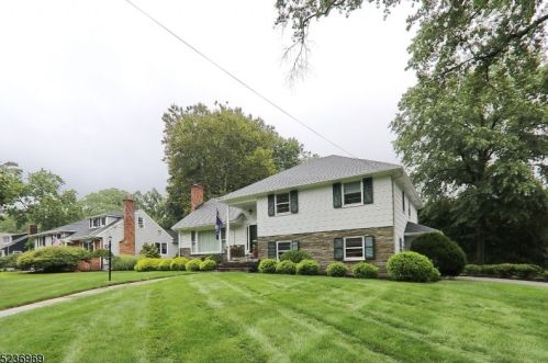 2234 Woodland Ter, Scotch Plains, NJ 07076-2127
