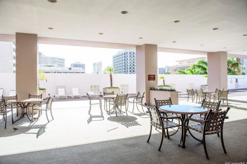 2240 Kuhio Ave, Honolulu HI  96815-2898 exterior