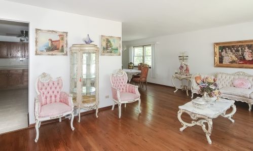 7043 Dobson St, Niles, IL 60714-4741