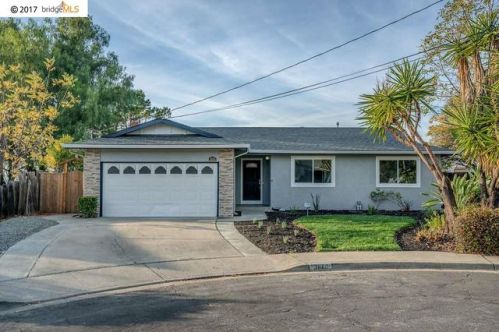 3860 Riverview Ct, Concord, CA 94520-1322