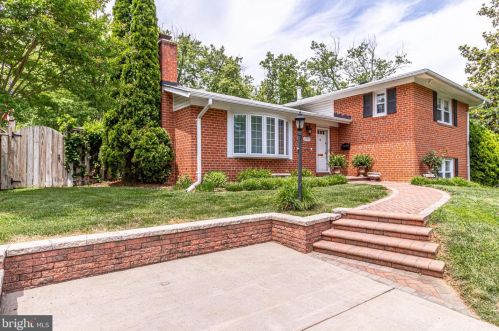 3700 Forest Grove Dr, Annandale, VA 22003-1956