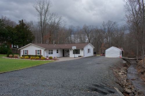 10 Wimpole Way, Green Brook, NJ 08812-2071