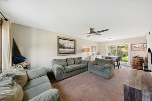 453 Pacific Ct, Wheeling, IL 60090-5154