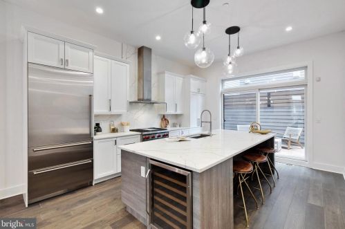 1220 Kater St, Philadelphia, PA 19147-1851