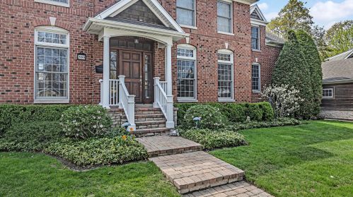 300 Walnut St, Northfield, IL 60093-4126