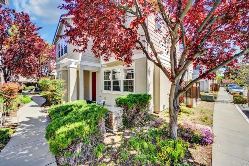 501 Toyon Ln, Vacaville, CA 95687-3498