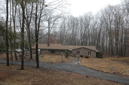 11 Dickerson Rd, Augusta, NJ 07822-2006