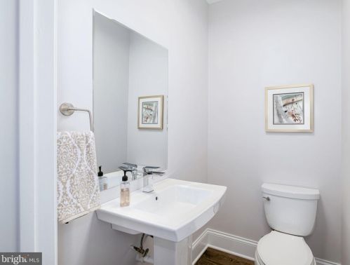 2022 Chancellor St, Philadelphia PA 19103-5605 exterior