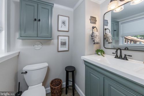 1213 Oakwood Rd, Tavistock NJ exterior