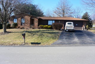 105 Laddie Dr, Washington, PA 15301-1330