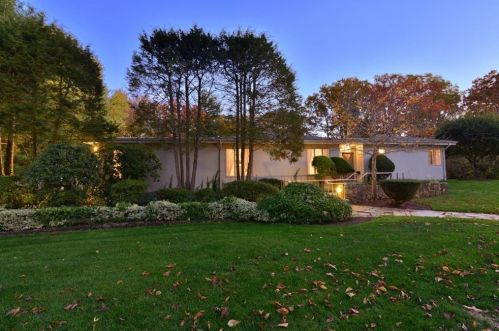 14 Countryside Dr, Providence, RI 02904-3419