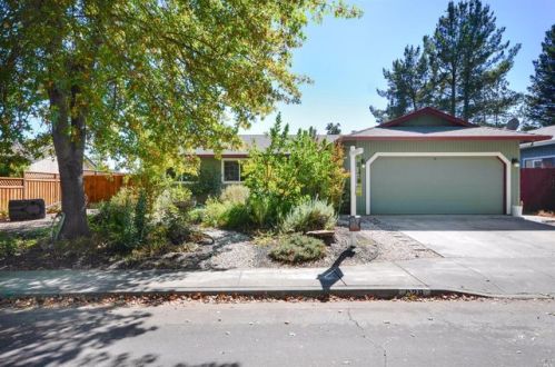 928 Springfield Ct, Windsor, CA 95492-9475