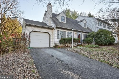 6 Deep Hollow Ln, Lancaster, PA 17603-7404