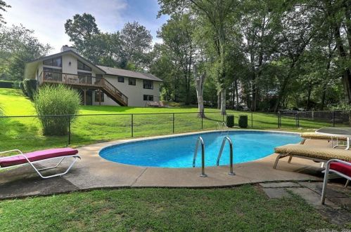 136 Swendsen Dr, Upper Stepney, CT 06468-2071