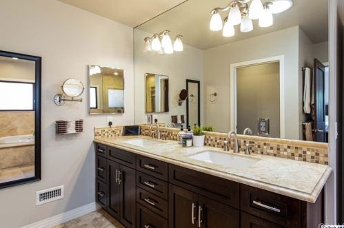 2328 Chapman Rd, Glendale CA  91214-3013 exterior