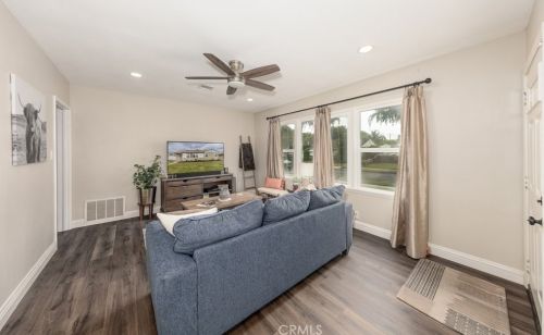 818 9th Ave, Upland CA  91786-4001 exterior