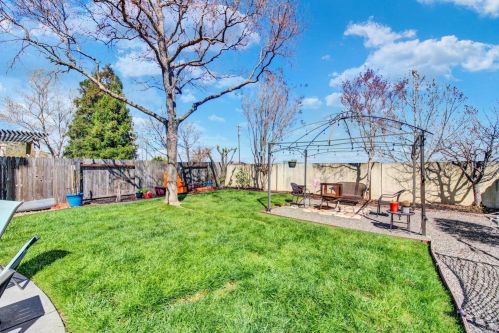 831 Chateau Cir, Vacaville CA  95687-7432 exterior