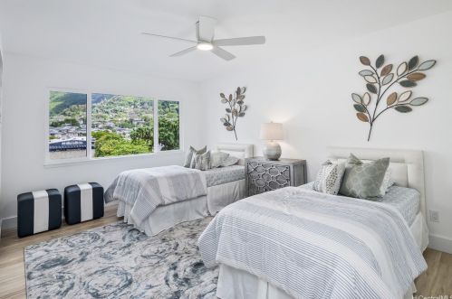 3033 Manoa Rd, Honolulu HI  96822-1503 exterior