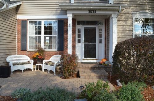 3835 Parsons Rd, Carpentersville, IL 60110-3232