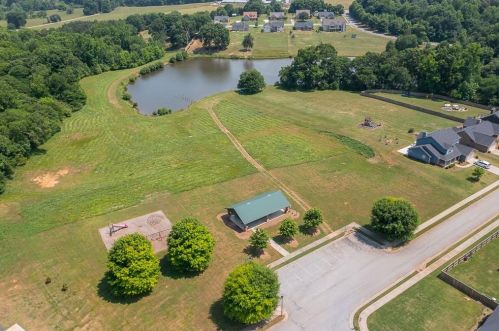 717 Lake Vista Dr, Jefferson GA  30549-4608 exterior