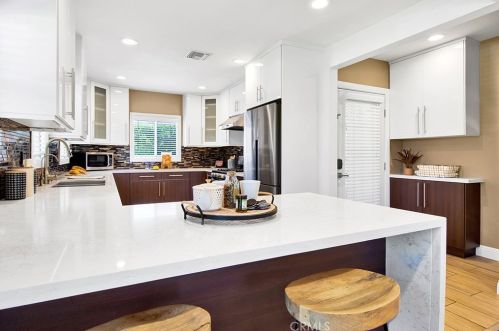 1755 Glenwood Rd, Glendale CA  91201-1543 exterior