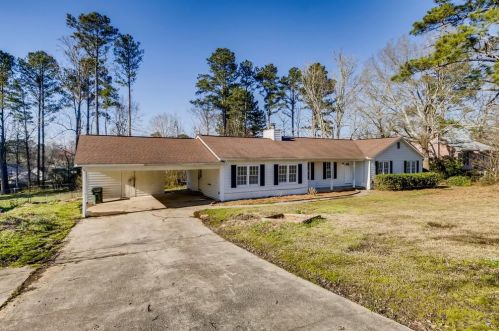 951 Lassetter Cir, Villa Rica, GA 30180-1416
