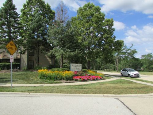 926 Ridgefield Ln, Wheeling, IL 60090-5927