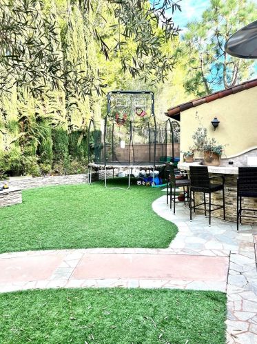 111 Canyoncrest, Irvine CA  92603-0132 exterior