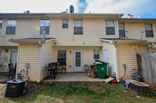 4319 Village Square Ln, Stone Mountain, GA 30083-4296