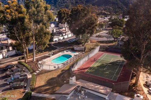 6458 Twin Circle Ln, Simi Valley CA  93063-6418 exterior