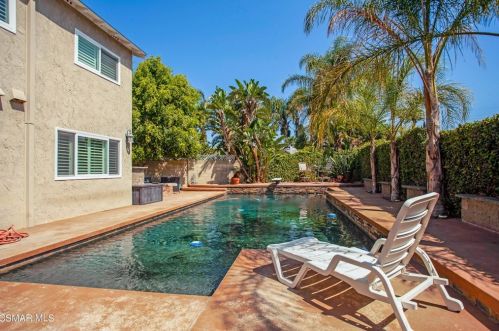 2398 Lawnview Ct, Simi Valley, CA 93065-2537