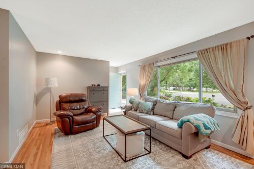2025 Bluestone Ln, Saint Paul, MN 55122-2830