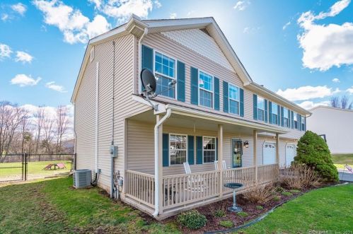 18 Abbey Ln, Middletown, CT 06457-7909