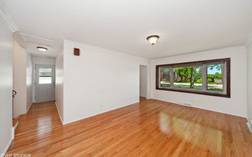 1590 Clavey Rd, Highland Park, IL 60035-4463