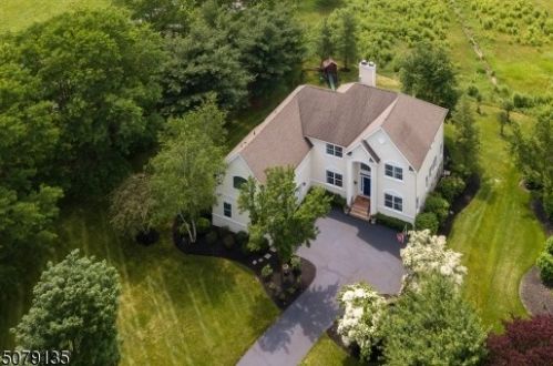 17 Flanders Valley Ct, Montgomery, NJ 08558-2335