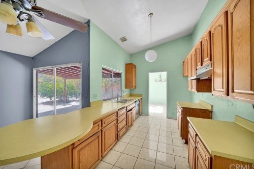 2218 San Lorenzo Ave, Santa Ana CA 92704-6039 exterior