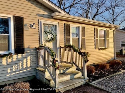 463 Ensign Rd, Lacey, NJ 08731-4818