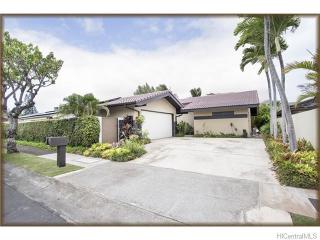 7872 Makaaoa Pl, Honolulu, HI 96825-2848