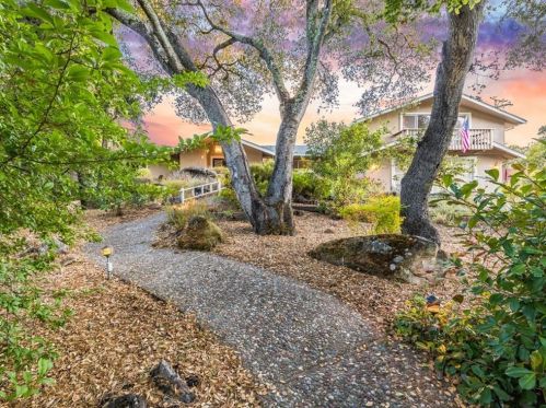 8855 El Matador Dr, Gilroy, CA 95020-9495