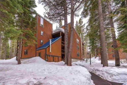 3139 Aspen Grove Rd, Truckee, CA 96161-4206