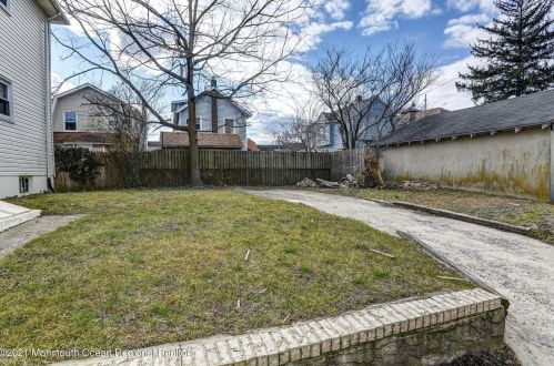 1105 Comstock St, Tinton Falls NJ 07712-5815 exterior