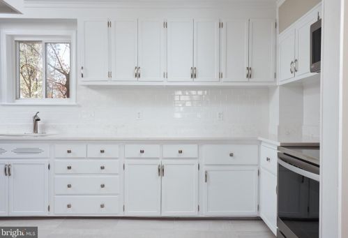 221 Dl Dr, Silver Spring MD 20910-1501 exterior