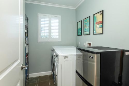 1079 Los Altos Ave, Los Altos CA 94022-1018 exterior