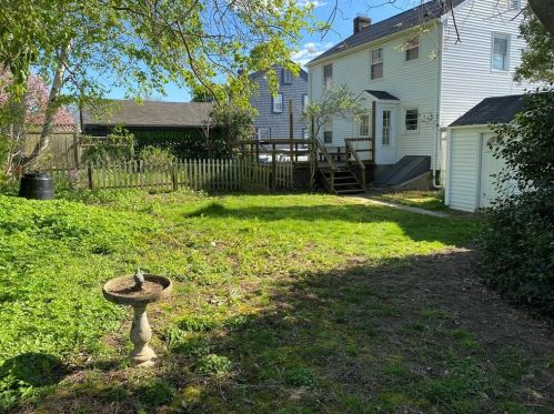 37 Malbone Rd, Middletown, RI 02840-1743
