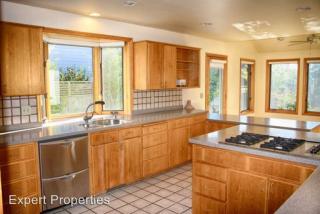 2957 Hollyburn Rdg, Medford OR  97504-5715 exterior