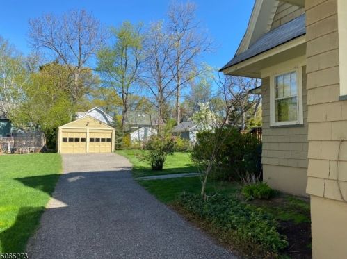 47 Burnett St, Maplewood, NJ 07040-2652